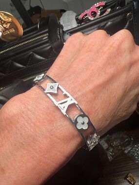 Silver With Mother of Pearl Inlay Bangle Bracelet